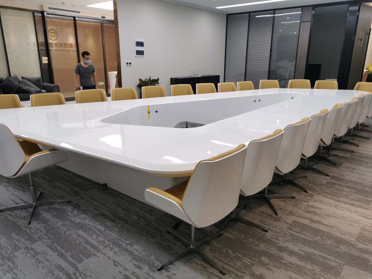 廣東辦公家具定制-多元化設(shè)計(jì)風(fēng)格，注重品質(zhì)，與時(shí)代同進(jìn)步！